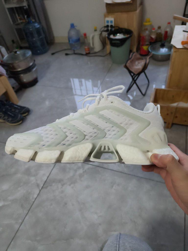 阿迪达斯清风系列运动鞋